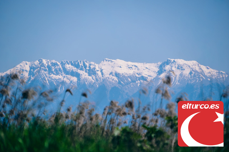Montañas de Antalya con nieve