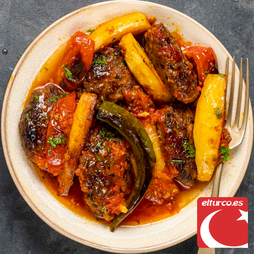 Cómo se prepara el İzmir köfte: albóndigas con patata